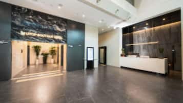 ฝ่ายต้อนรับ