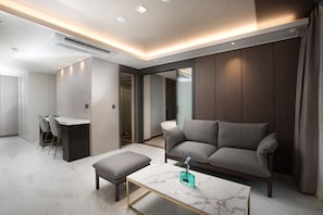 1 bedroom, in-room safe, blackout curtains, soundproofing