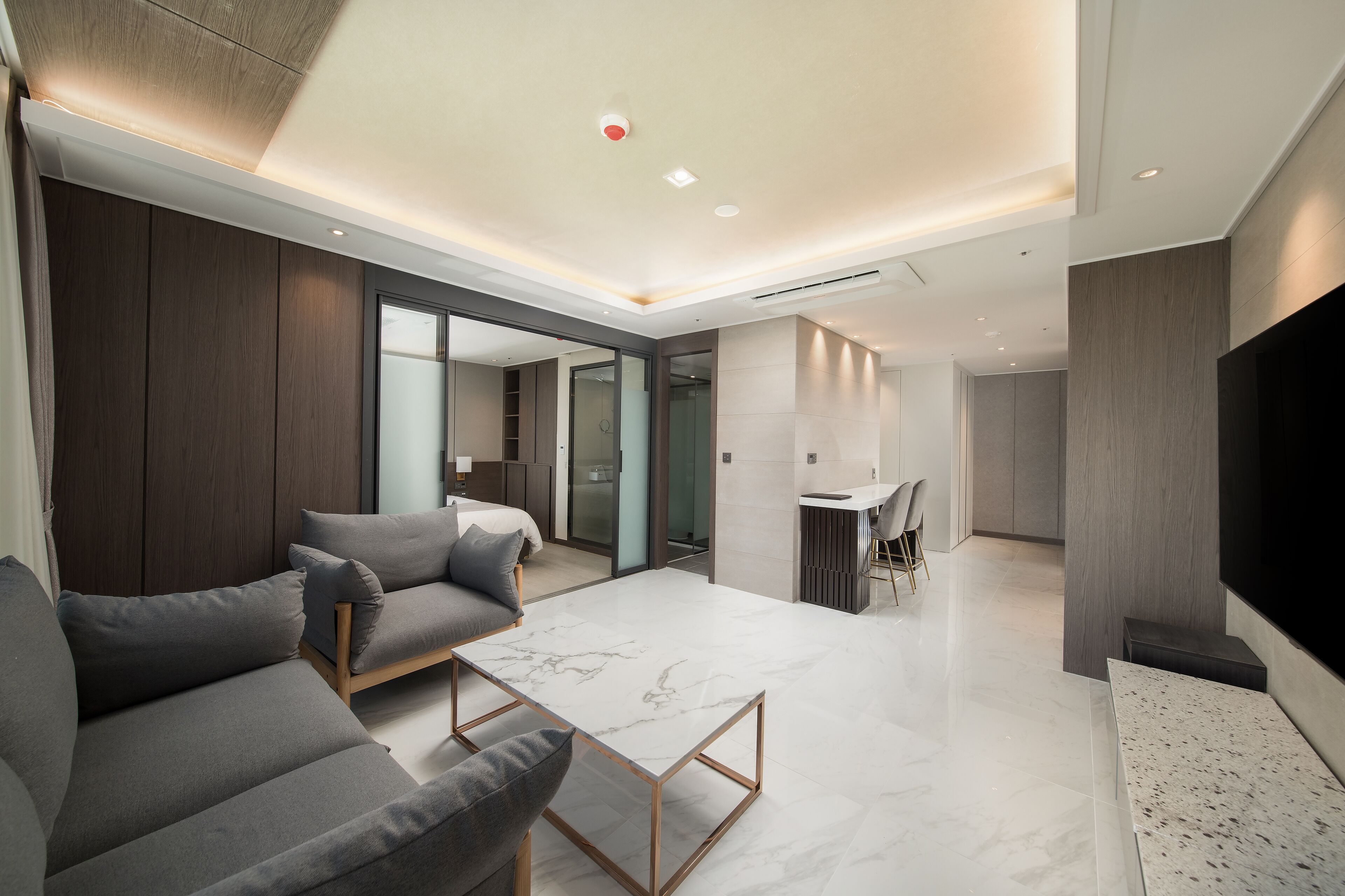 1 bedroom, in-room safe, blackout curtains, soundproofing