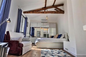 1 bedroom, WiFi - LUXURY DUPLEX IN THE HEART OF THE MARSH (Paris)