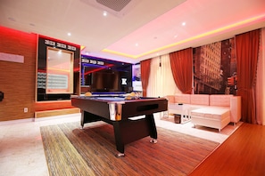 Semi Suite (Karaoke) - On site payment for more than 2 people | Coin séjour