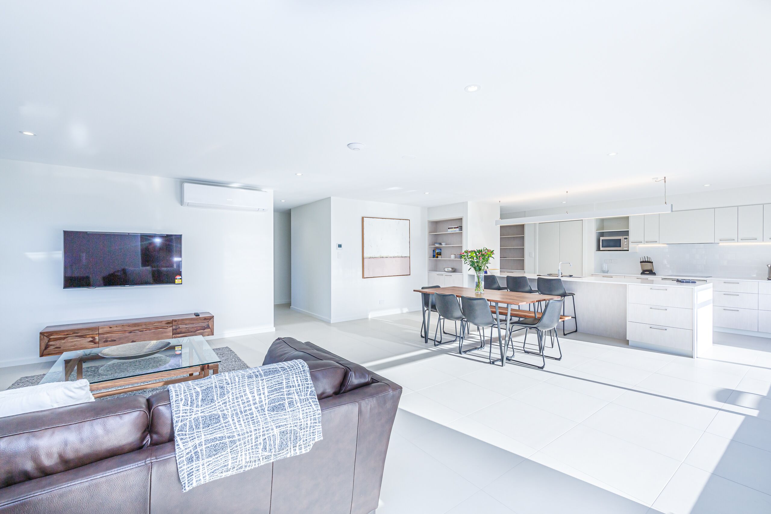 Luxurious Apartment, A Stones Throw From The Beach