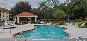 Piscine extérieure, piscine chauffée