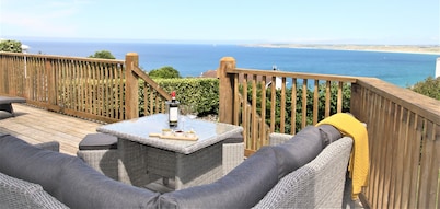 St Ives & Carbis Bay beach sea views with Hot Tub  & EV charger 