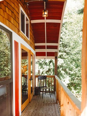 Property grounds - Treehouse Place at Deer Ridge Ole Mill (Snohomish)