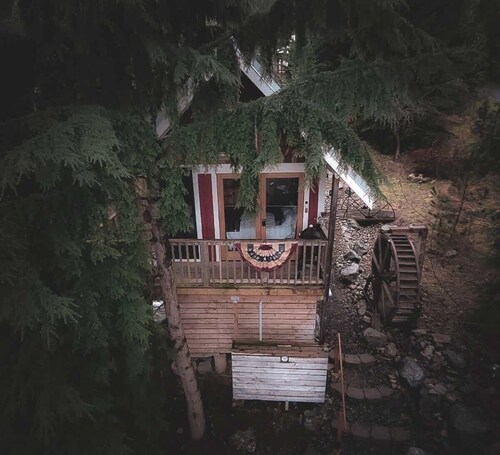 Treehouse Place at Deer Ridge Ole Mill