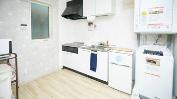 獨棟房屋 (Private Vacation Home) | 私人廚房 | 大型冰箱、微波爐、電熱水壺、鍋具/餐盤/廚房用品