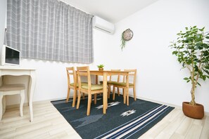 Private Vacation Home | In-room dining