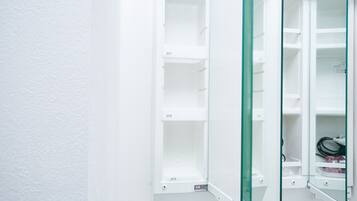 Private Vacation Home | Bathroom | Shower, free toiletries, hair dryer, bidet