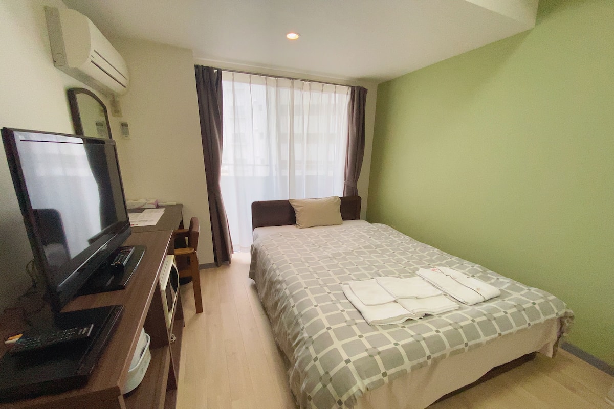 Habitación individual, para fumadores (A) | Tabla de planchar con plancha, wifi gratis y ropa de cama