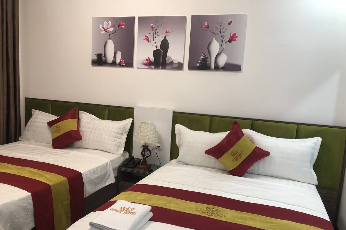 Standard Twin Room | Desk, blackout drapes, WiFi (free), bed sheets