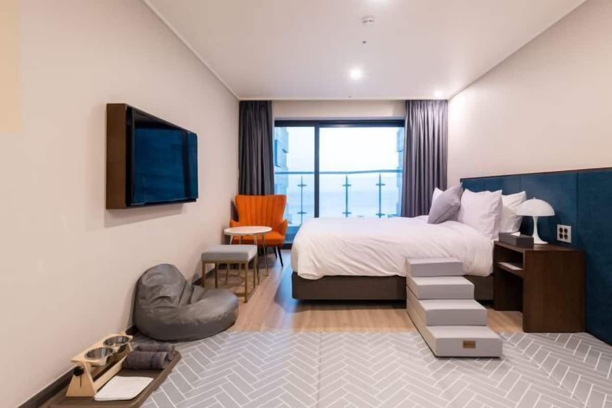 Individually decorated, individually furnished, soundproofing, free WiFi