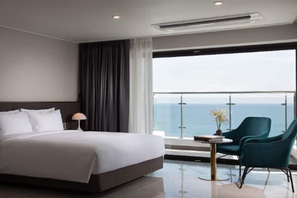 Individually decorated, individually furnished, soundproofing, free WiFi