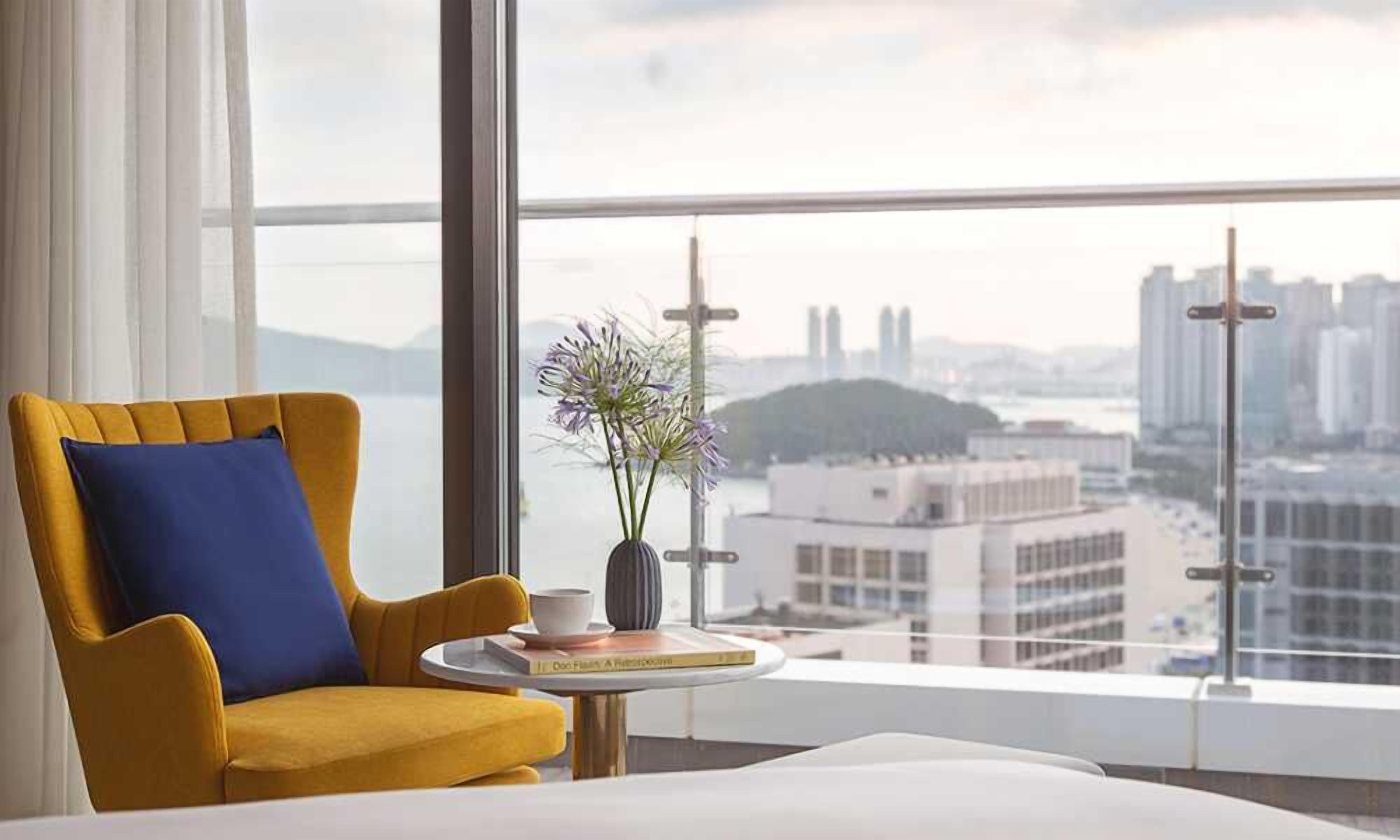 1 bedroom, individually decorated, individually furnished, soundproofing