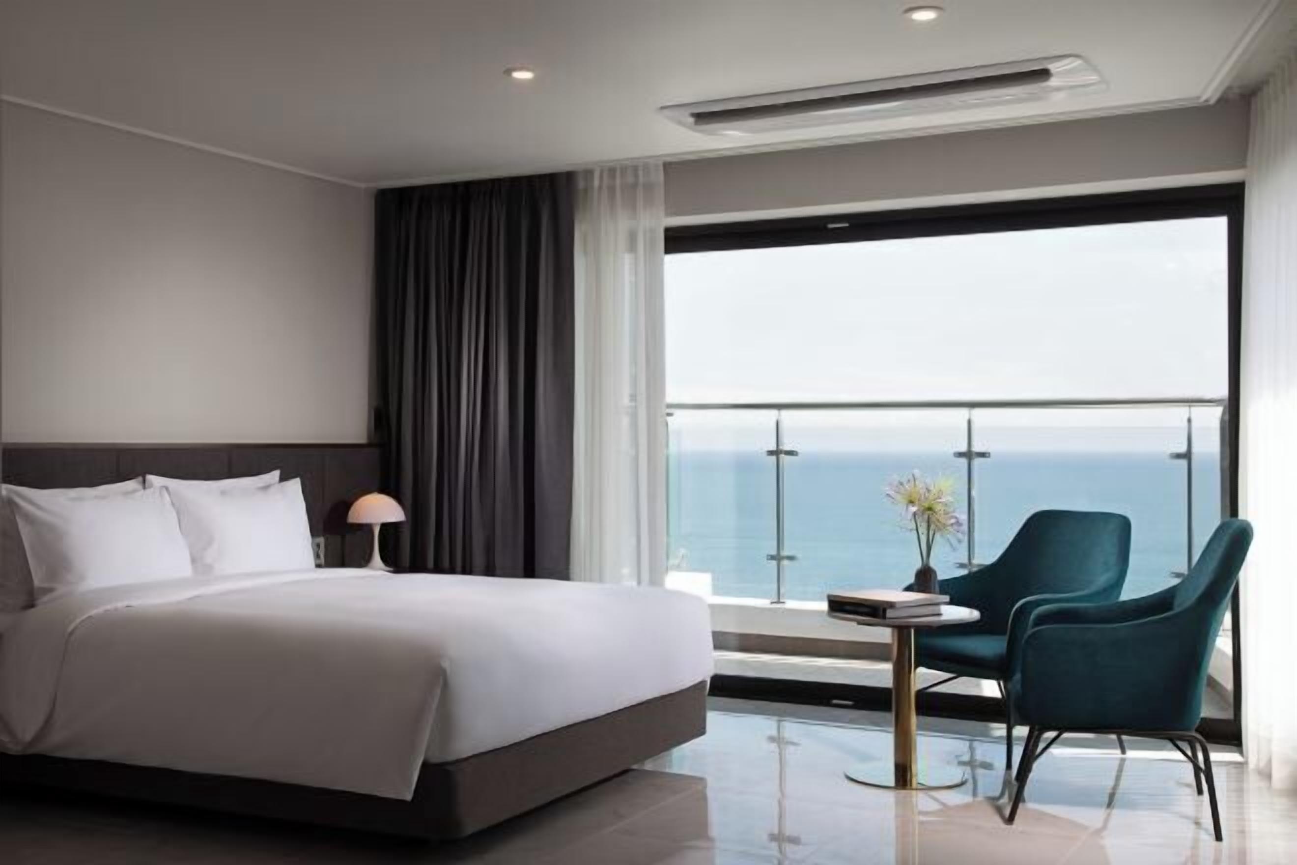 Individually decorated, individually furnished, soundproofing, free WiFi