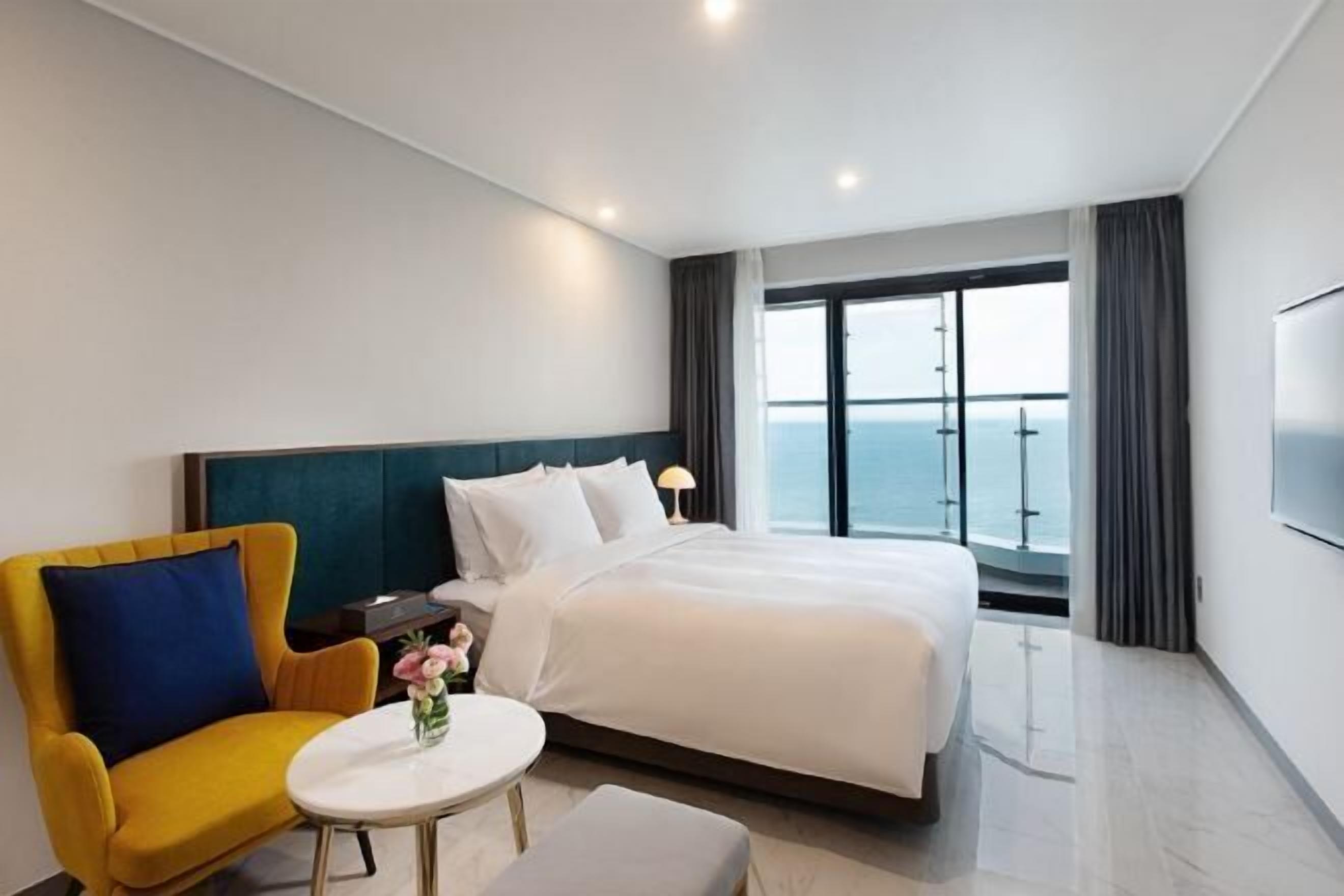 Individually decorated, individually furnished, soundproofing, free WiFi