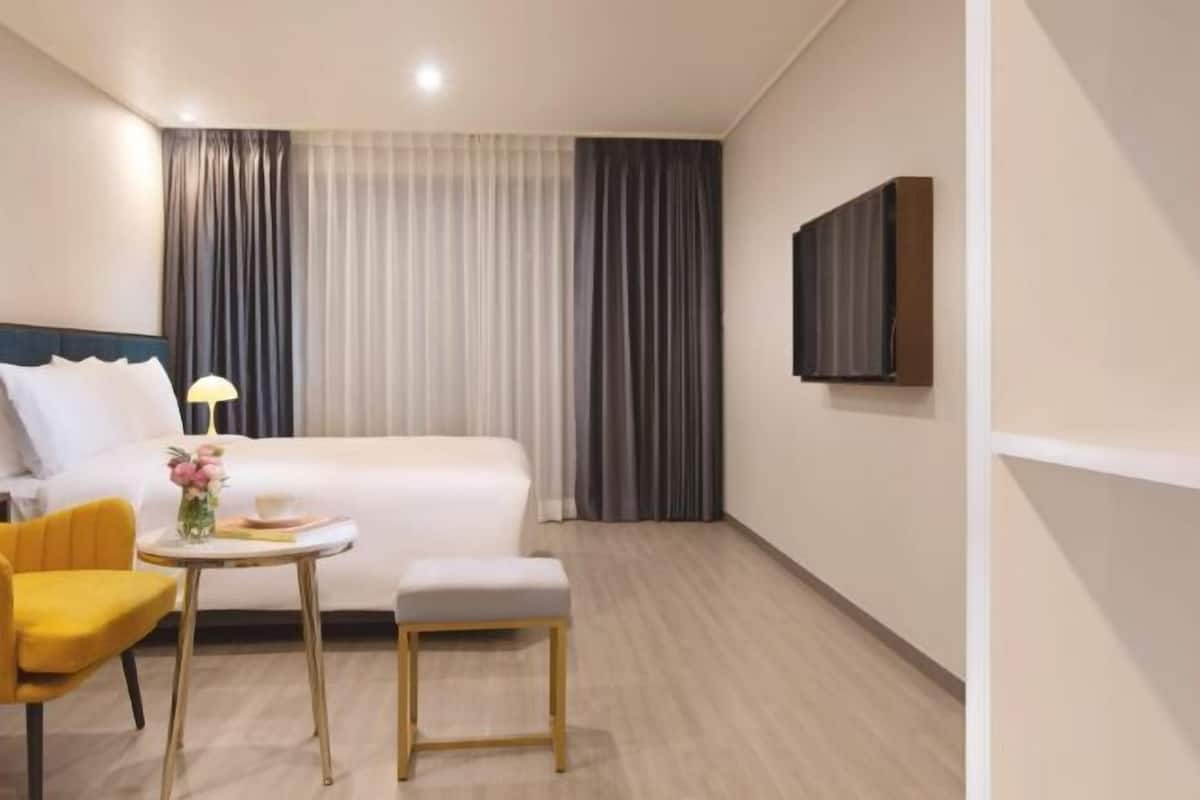 Individually decorated, individually furnished, soundproofing, free WiFi