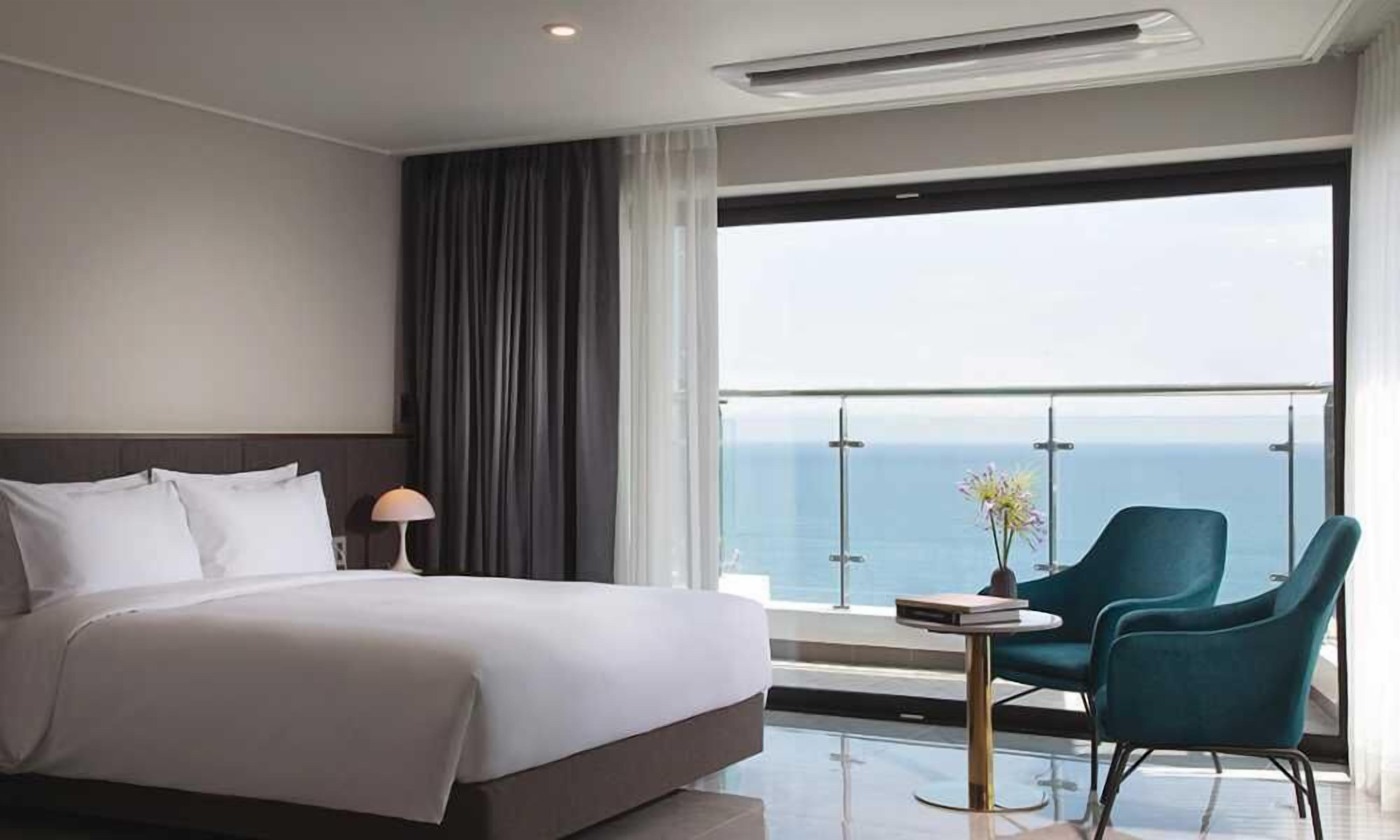 1 bedroom, individually decorated, individually furnished, soundproofing