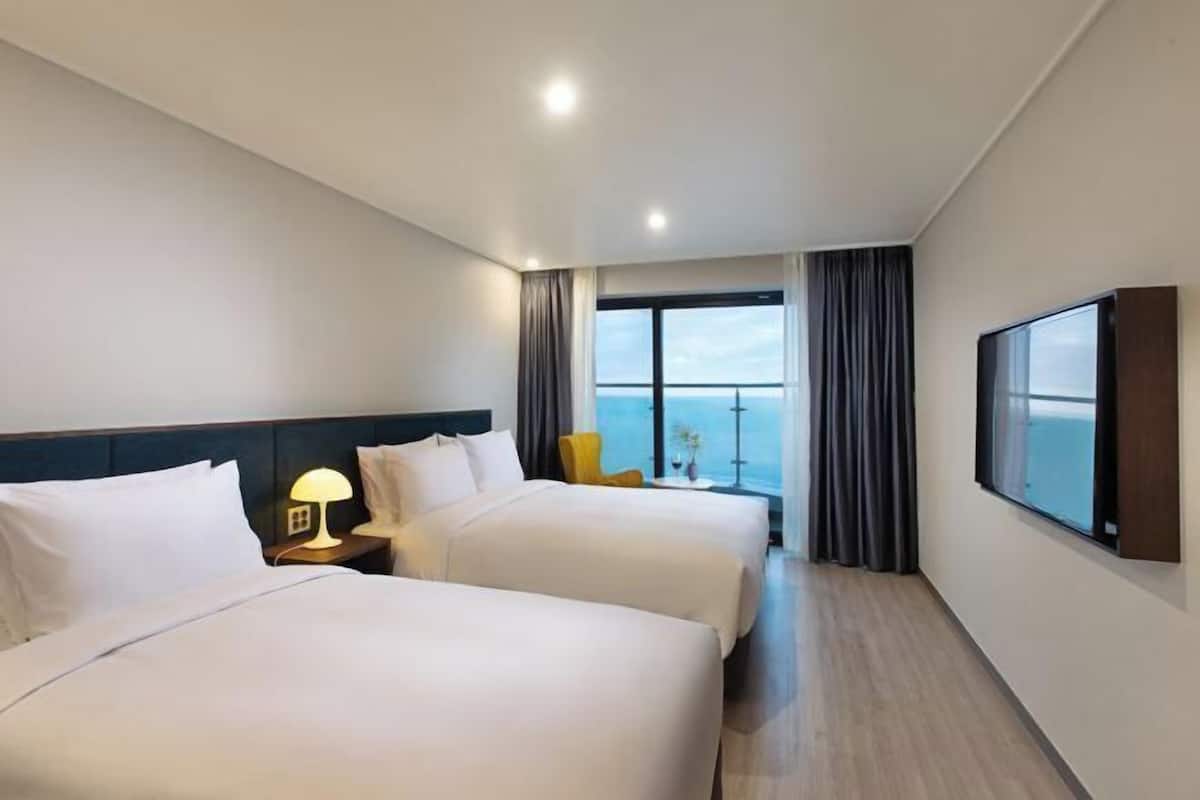 Individually decorated, individually furnished, soundproofing, free WiFi