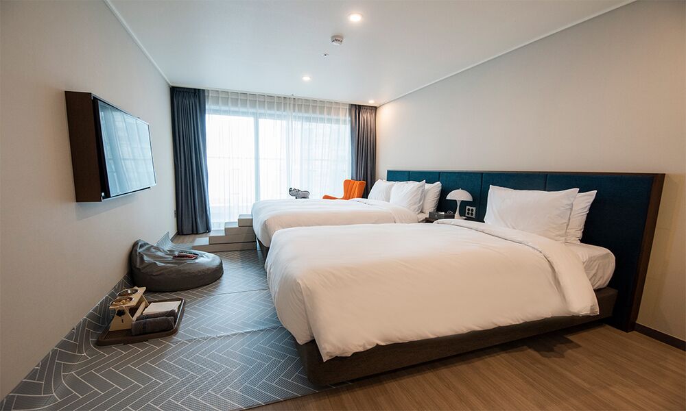 Dog Friendly Deluxe Twin | Individually decorated, individually furnished, soundproofing, free WiFi