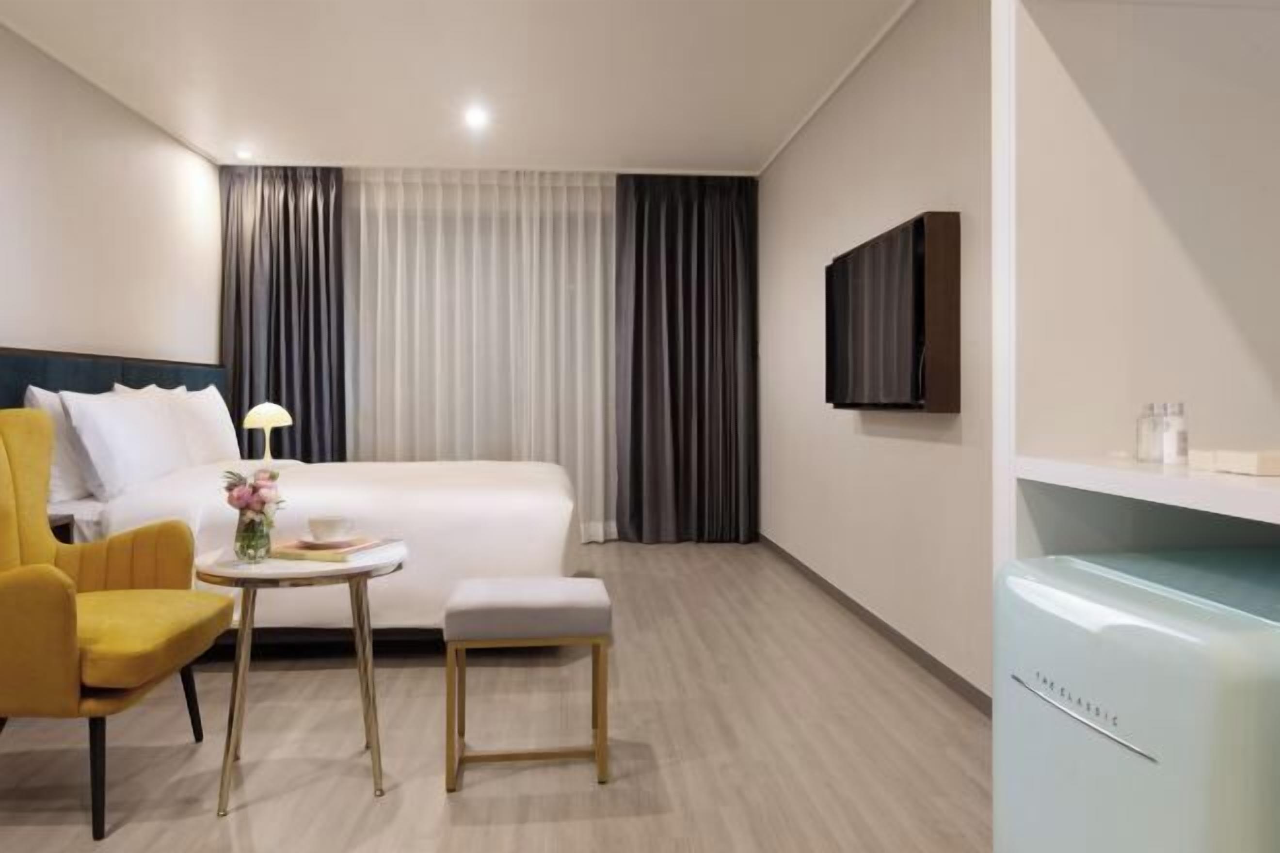 Individually decorated, individually furnished, soundproofing, free WiFi