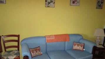 Apartment, 2 Bedrooms | Living room