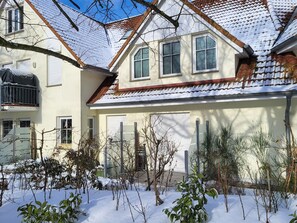 Unclassified image, 2 of 29, button