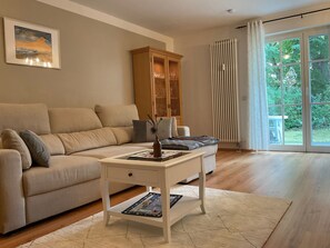 Unclassified image, 4 of 29, button