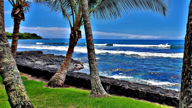Beach nearby - Contemporary Downtown Condo AC Pool (Kailua-Kona)