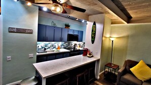 Coffee/tea maker, fridge, microwave, oven - Contemporary Downtown Condo AC Pool (Kailua-Kona)