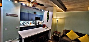 Fridge, microwave, oven, stovetop - Contemporary Downtown Condo AC Pool (Kailua-Kona)