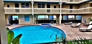 Outdoor pool, a heated pool - Contemporary Downtown Condo AC Pool (Kailua-Kona)