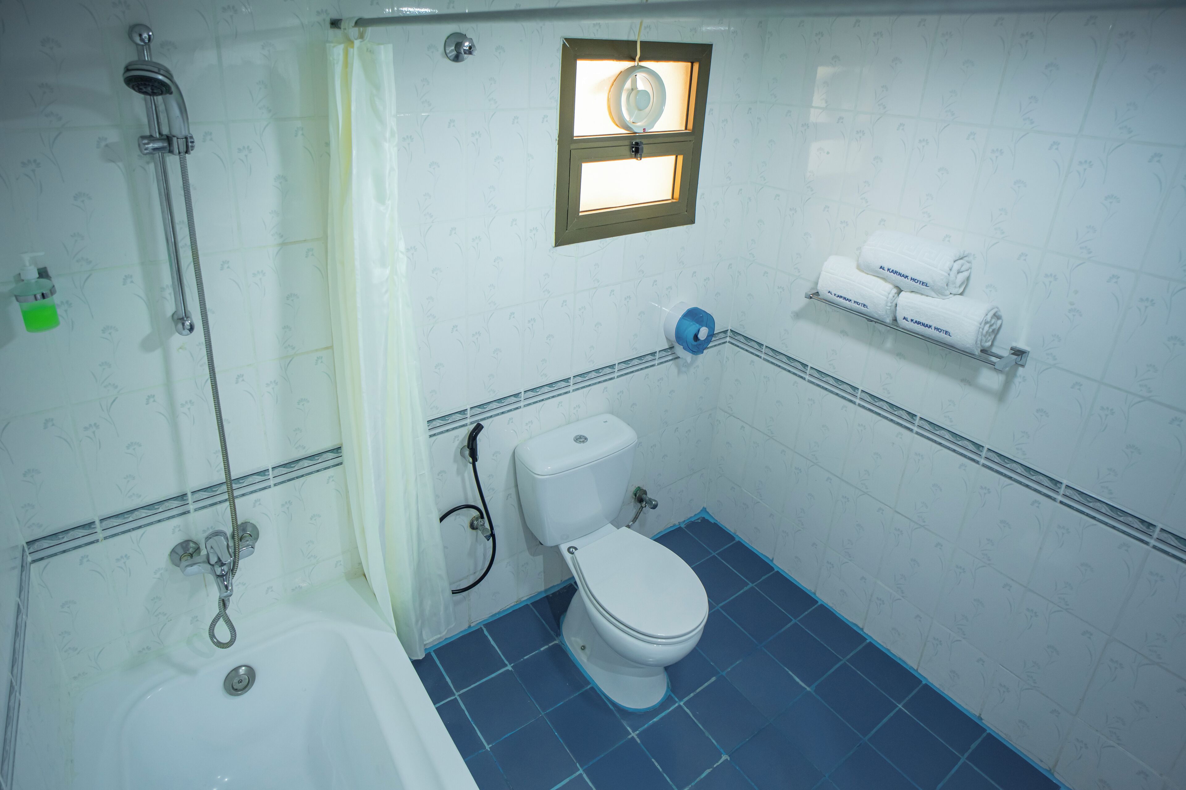 Photo - Al Karnak Hotel