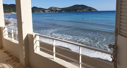 Geräumige Wohnung freien Blick auf Mittelmeer im Herzen des Dorfes