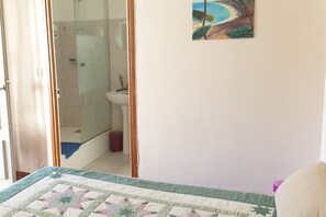 3 bedrooms, iron/ironing board, bed sheets - Spacious apartment Unobstructed View Of Mediterranean Sea In The Heart Of The Village (Saint-Cyr-Sur-Mer)