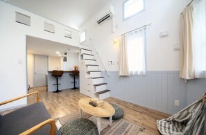 Apartamento, 1 quarto, para não fumantes | Área de estar | TV de tela plana
