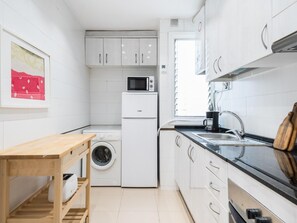 Réfrigérateur, micro-ondes, four, cafetière/bouilloire