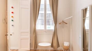 3 chambres, fer et planche Ă repasser, Internet, draps fournis