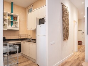 Fridge, microwave, oven, coffee/tea maker