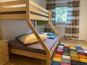 2 bedrooms, travel cot, free WiFi, bed sheets