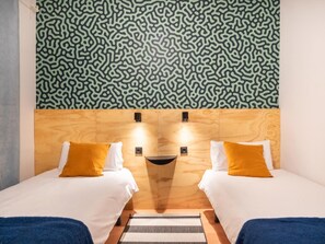 3 bedrooms, desk, iron/ironing board, Internet