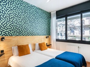 3 chambres, bureau, fer et planche à repasser, Internet