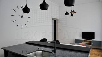 Apartemen | Ruang keluarga | TV