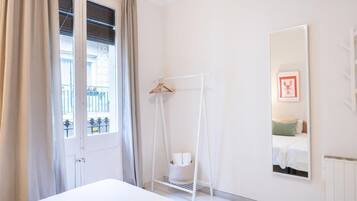 2 bedrooms, iron/ironing board, Internet, bed sheets