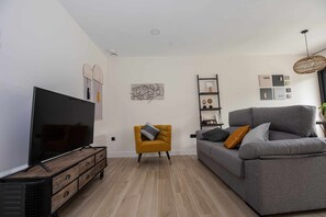 TV, books - ADAPTED DUPLEX-DAWNHOUSE in beach and mountain area (Llanes)