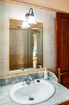 Hair dryer, towels