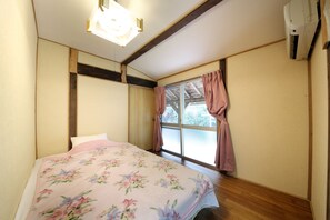 บ้านพัก (Private Vacation) | 4 ห้องนอน, เตารีด/โต๊ะรีดผ้า, Wi-Fi ฟรี, ผ้าปูที่นอน
