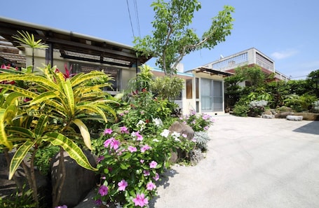 Fachada de la propiedad