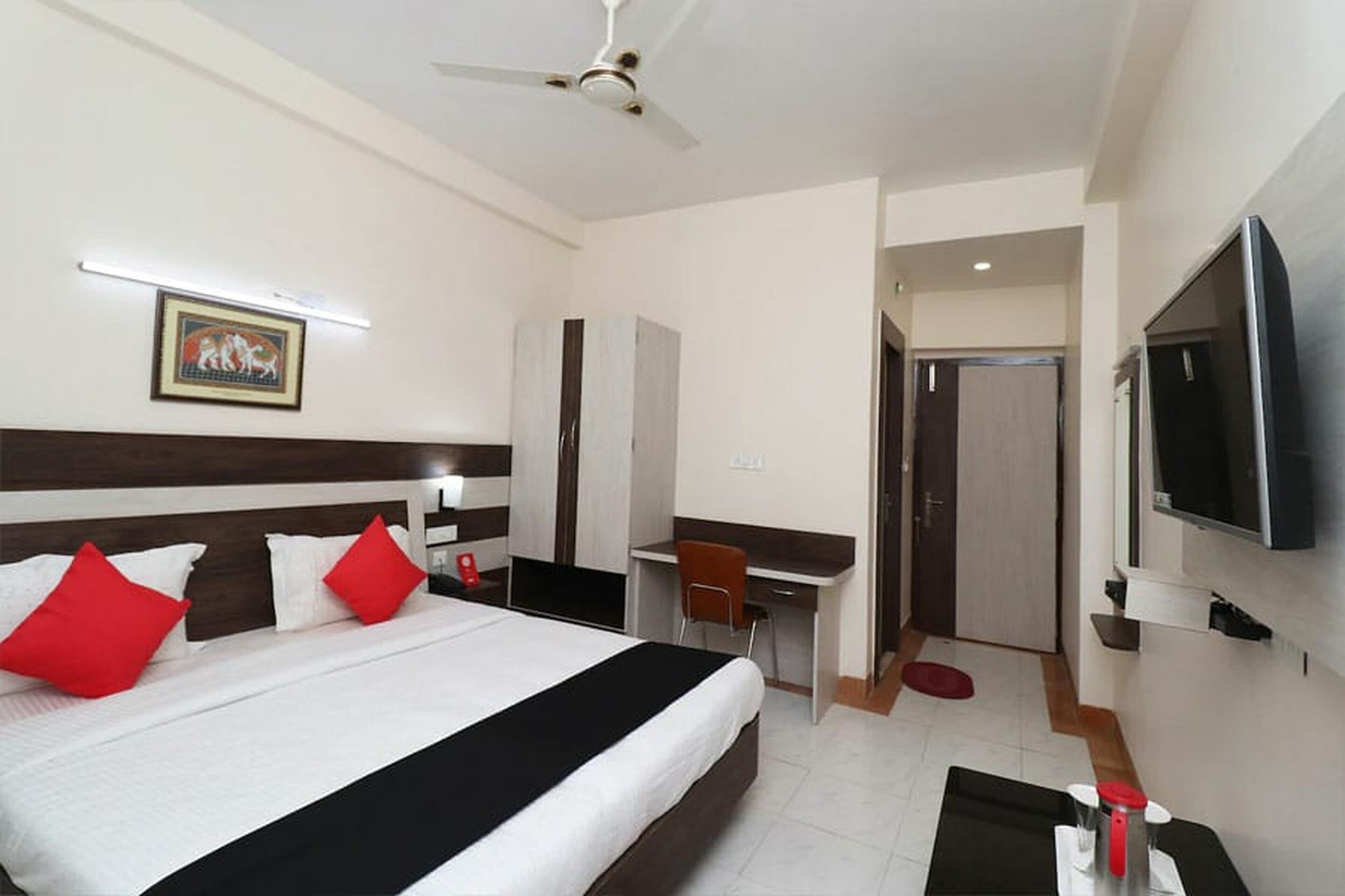 Premium Room | Pillowtop beds, desk, rollaway beds, free WiFi