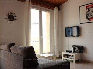 TV - Air-conditioned T2 apartment with pool and tennis, sleeps 5 (Cavalaire-sur-Mer)